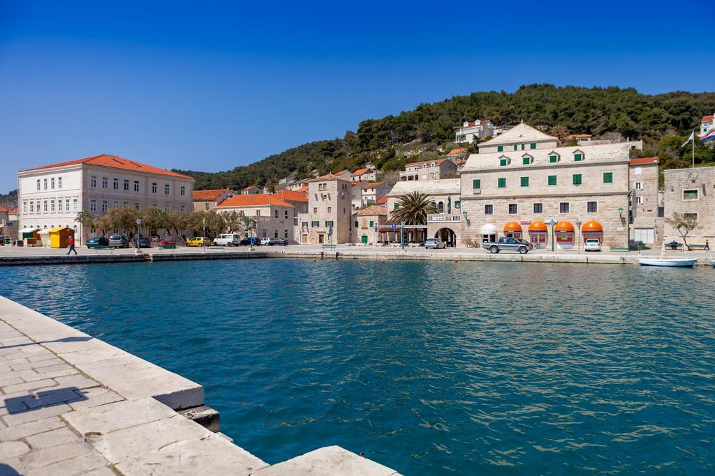 Apartments Pucisca Exterior photo
